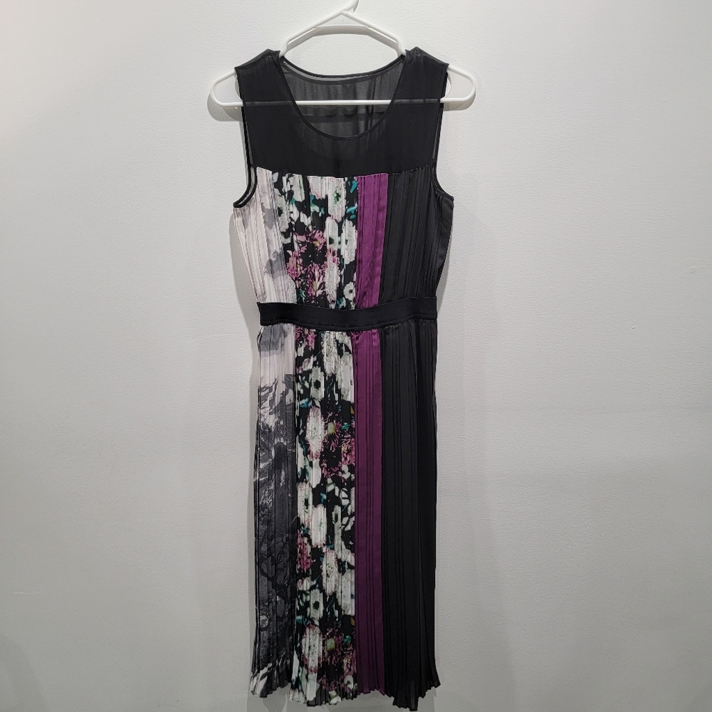 XS BCBG Maxazria Black and purple floral pleated dress